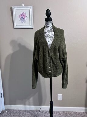 Chelsea & Violet Olive Green Button-Front V-Neck Cardigan